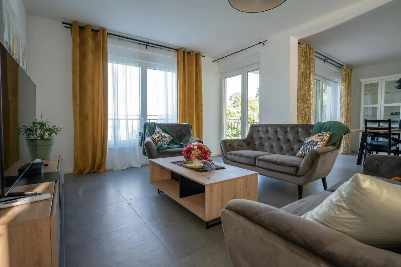 Villa Vita Lovran 0*,  Croatia